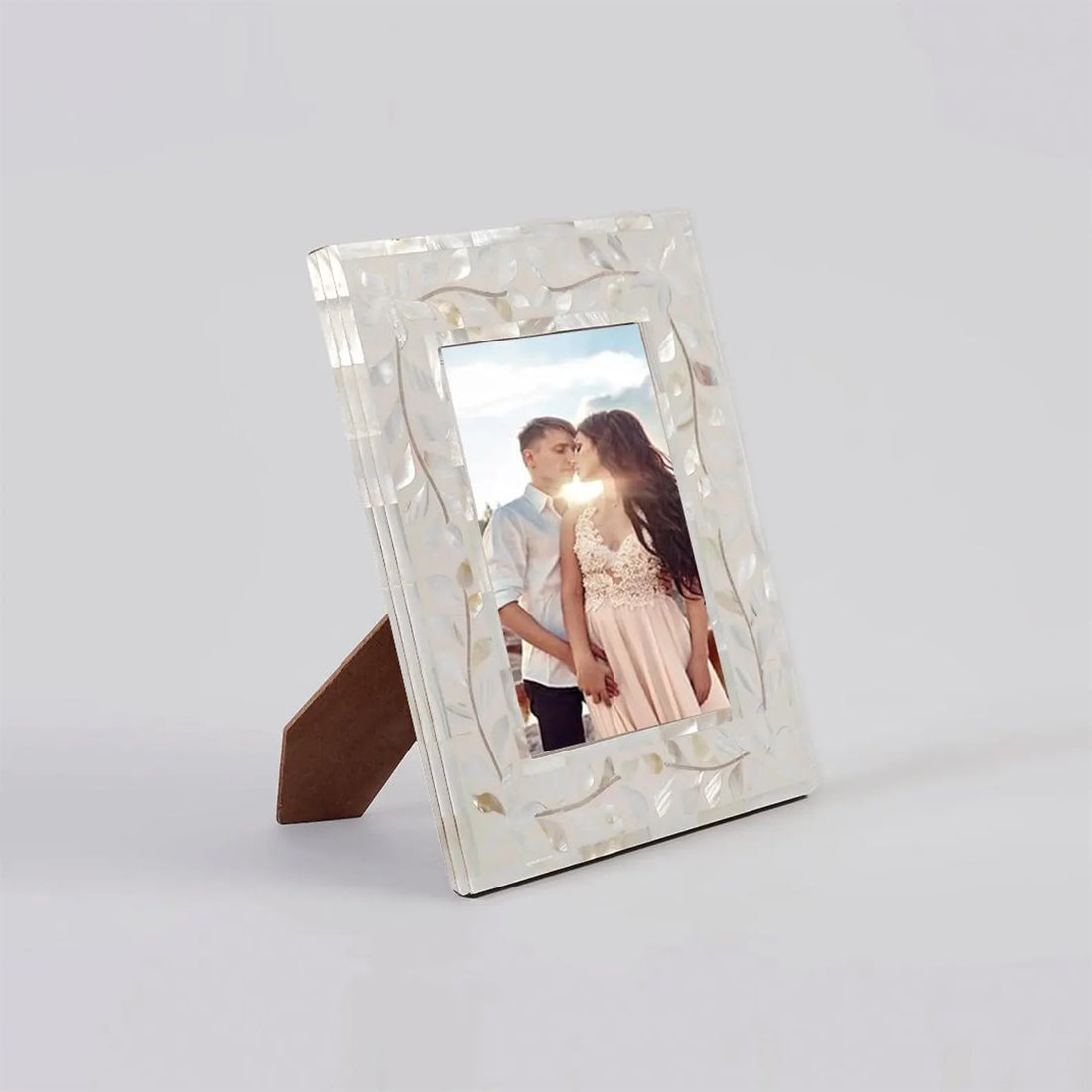 Beautiful Handmade Mother of Pearl Floral Pattern Photo Frame